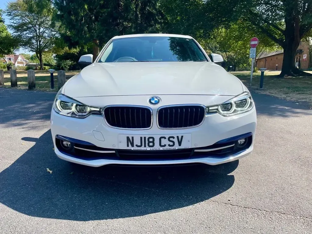 Used BMW 318 Sport Line 2018 White Sedan