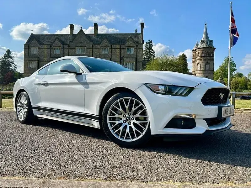 Usado Ford Mustang 317 CV (233 kW) 2016 Blanco Coupe