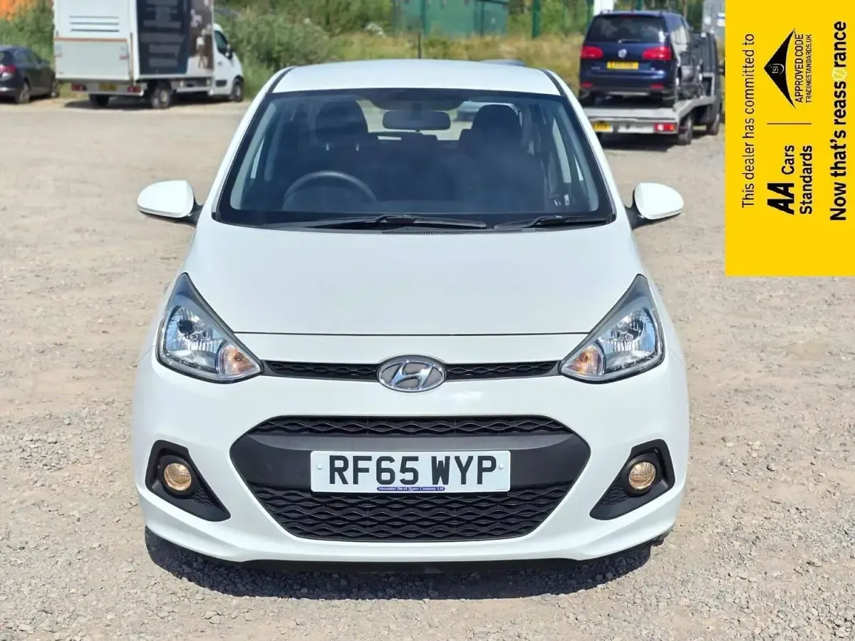 Used Hyundai i10 SE 87 HP (63 kW) 2015 White Hatchback
