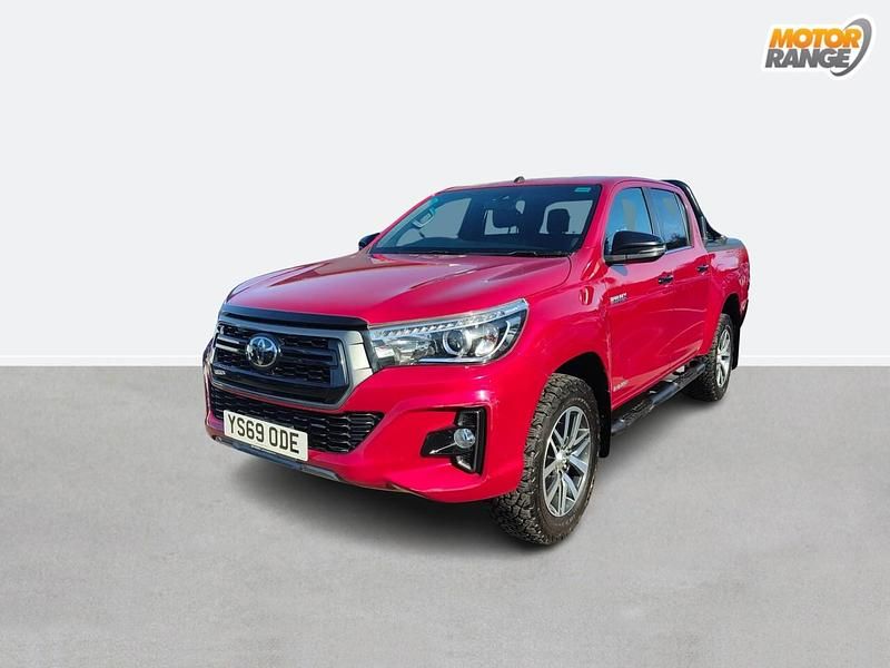 Used Toyota HiLux 150 HP (110 kW) 2019 Red Pickup