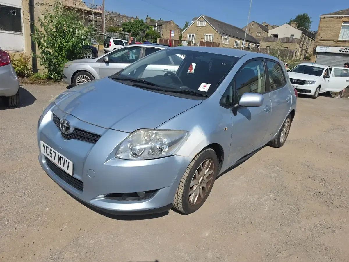 Used Toyota Auris 124 HP (91 kW) 2007 Blue Hatchback