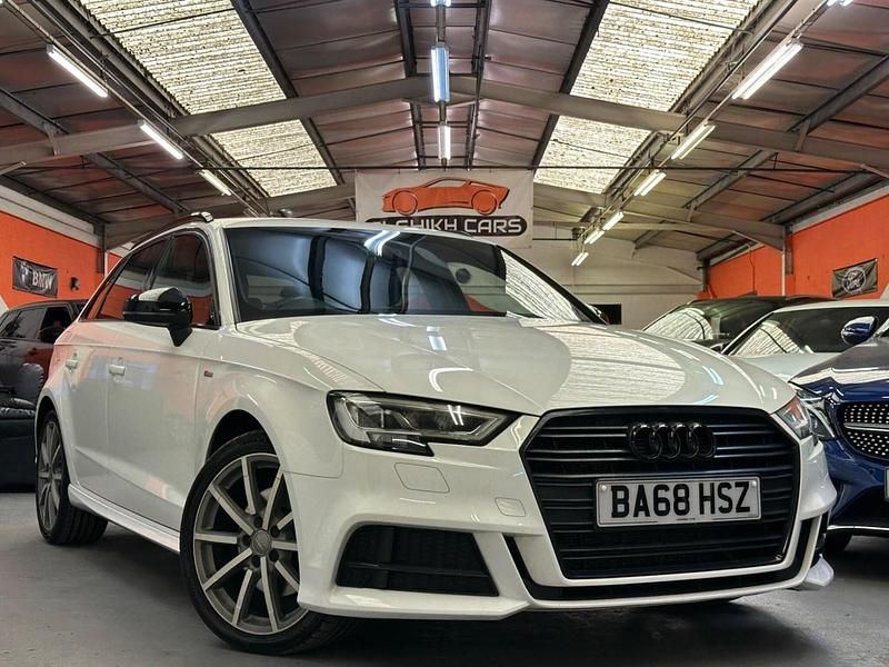 Begagnad Audi A3 Black Edition 150 HK (110 kW) 2019 Vit Sedan