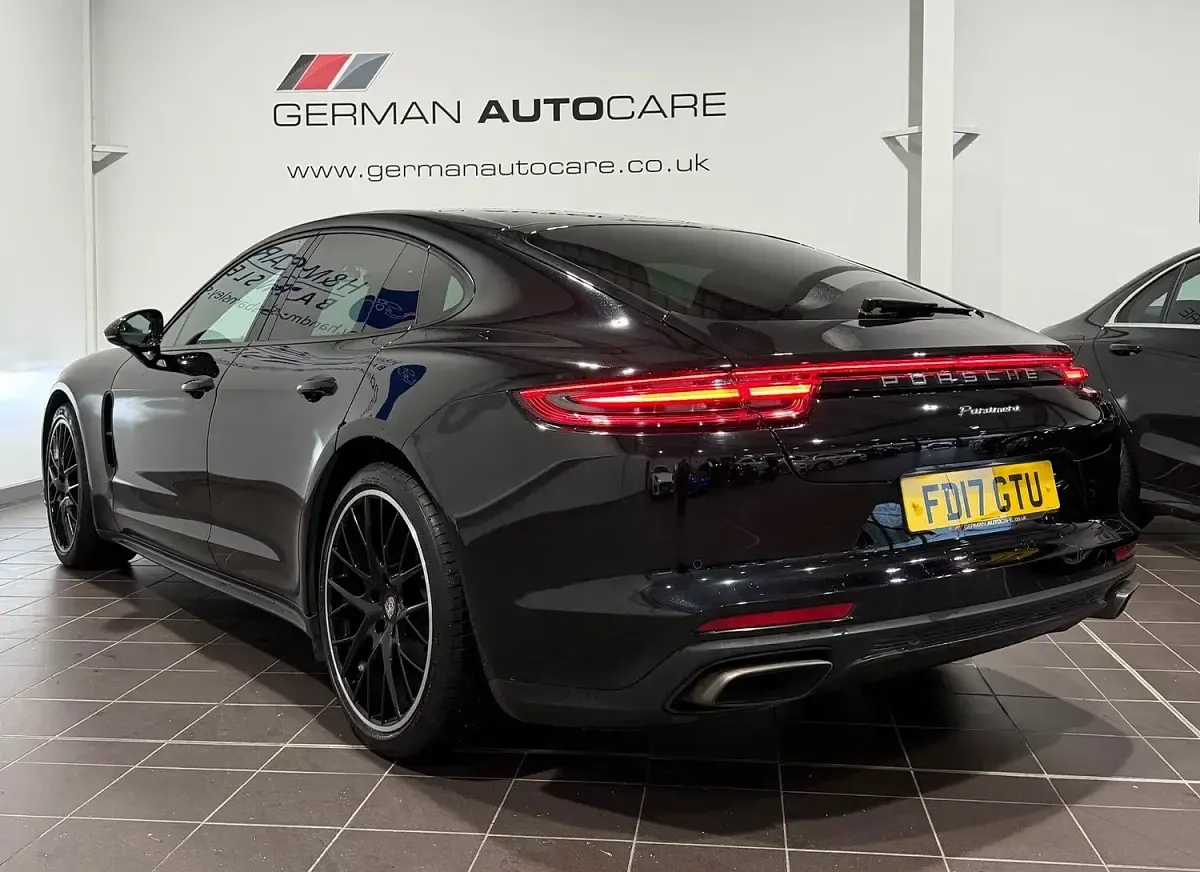 Used Porsche Panamera 330 HP (242 kW) 2017 Black Hatchback