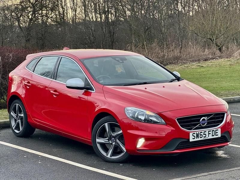 Used Volvo V40 R-Design 190 HP (139 kW) 2015 Red Hatchback