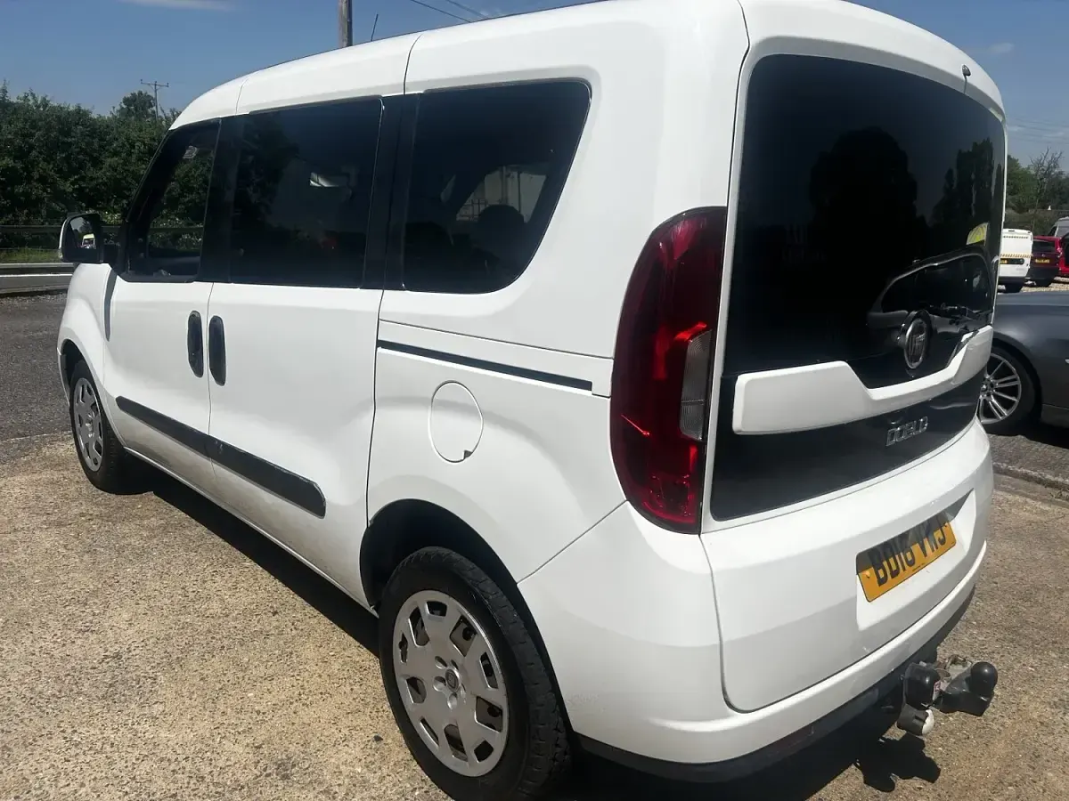 Used Fiat Doblò Easy 120 HP (88 kW) 2016 White MPV