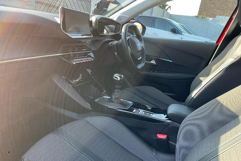 Used Peugeot 208 Allure Premium 99 HP (72 kW) 2020 Red Hatchback