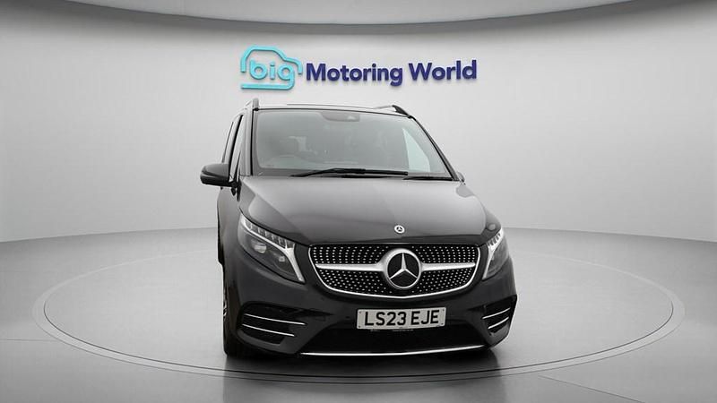 Used Mercedes V300 AMG line 237 HP (174 kW) 2023 Grey MPV