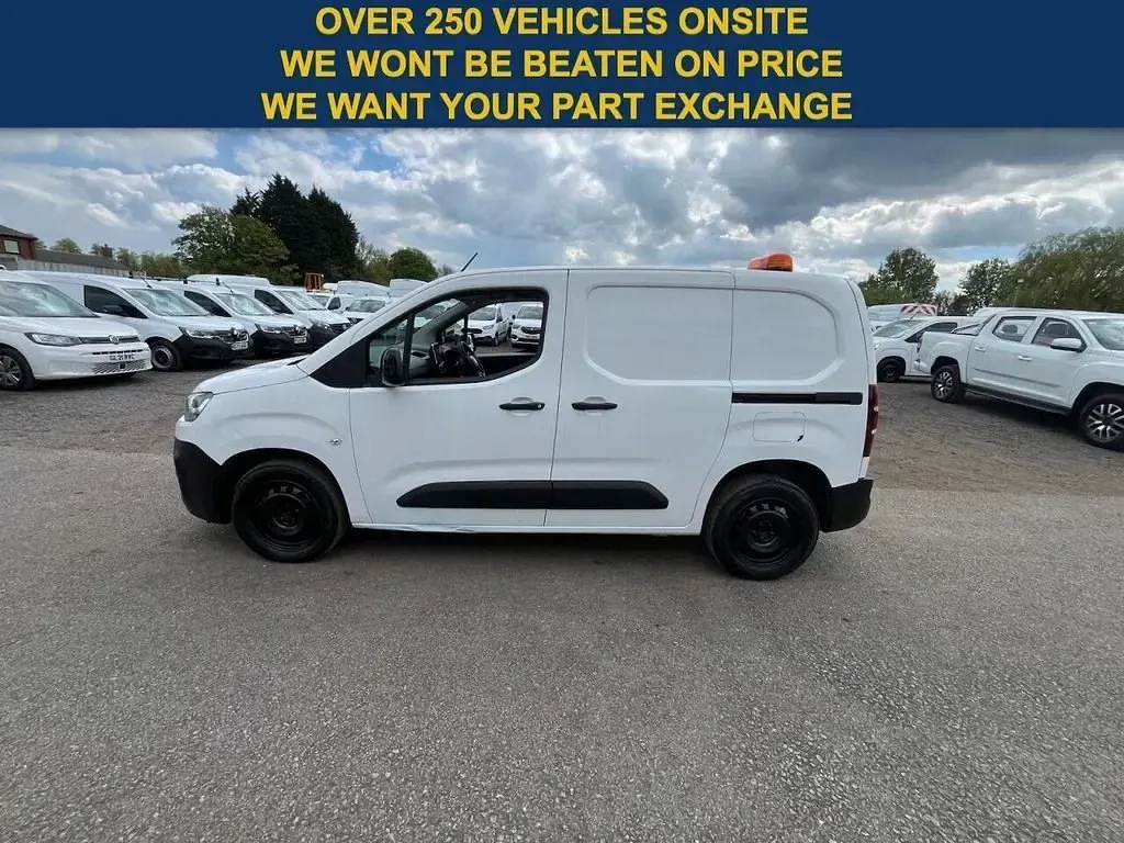Usado Citroën Berlingo 2022 Branco Monovolume
