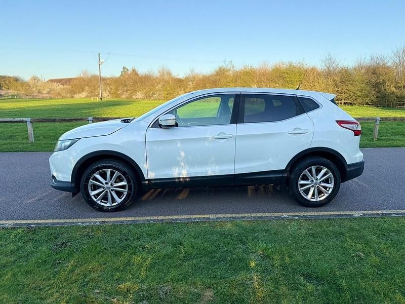 Used Nissan Qashqai Acenta Premium 115 HP (84 kW) 2014 White SUV