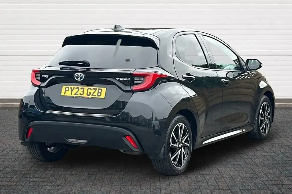 Used Toyota Yaris Design 116 HP (85 kW) 2023 Black Hatchback