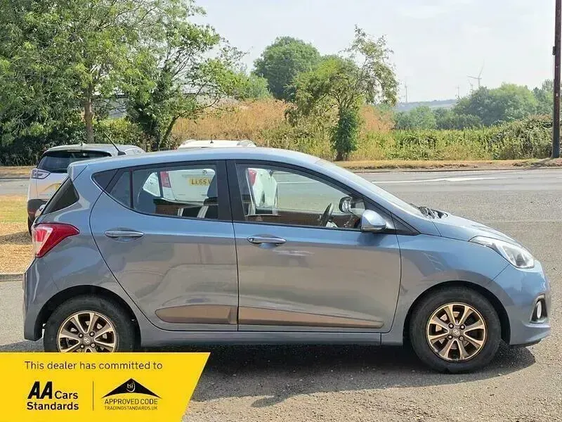 Used Hyundai i10 Premium 2015 Blue Hatchback