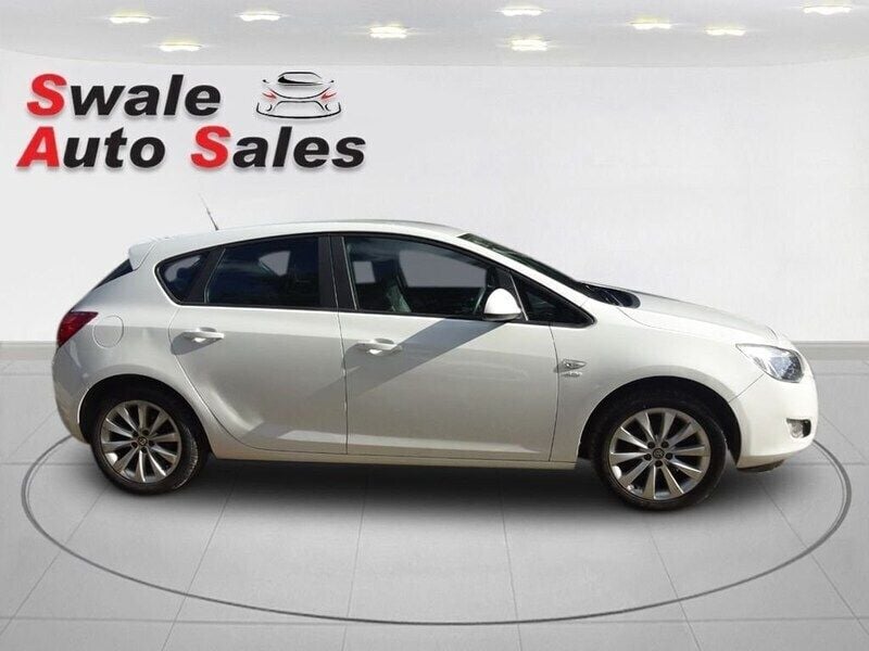 White Used 2012 Vauxhall Astra Active Hatchback | £2,995 (Fair price) - Image 1/4