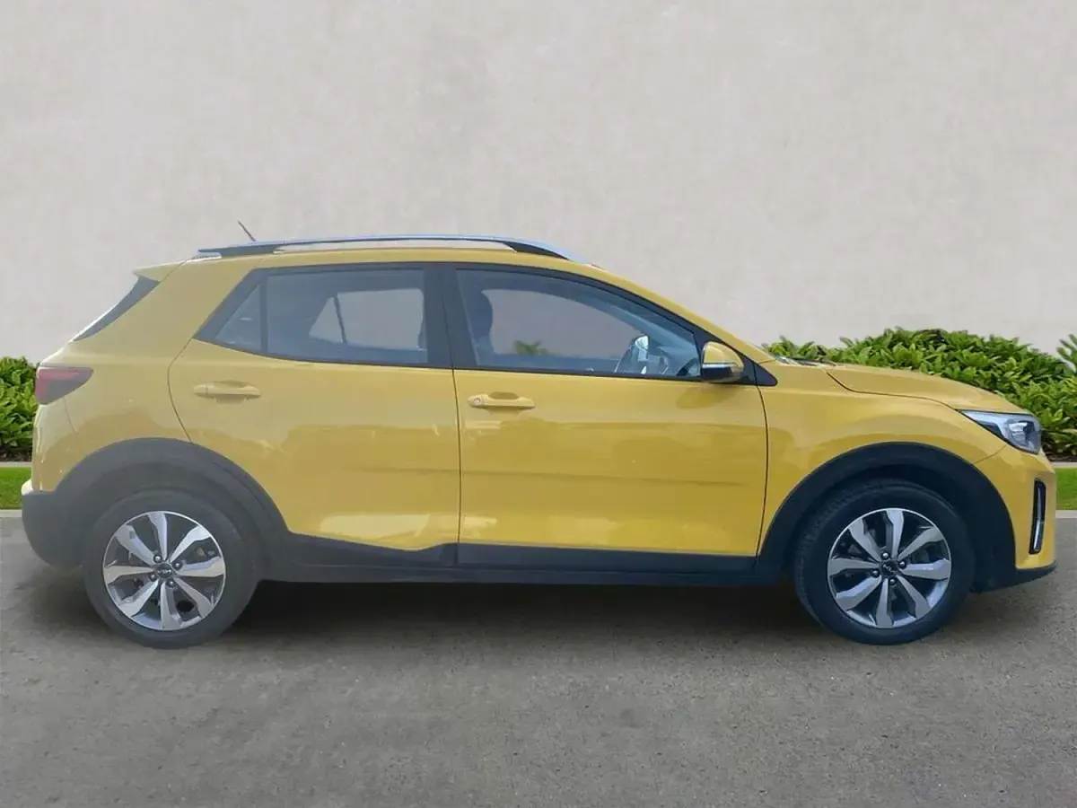 Begagnad Kia Stonic 2023 Gul SUV