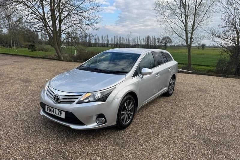 Used Toyota Avensis 147 HP (108 kW) 2014 Silver Estate