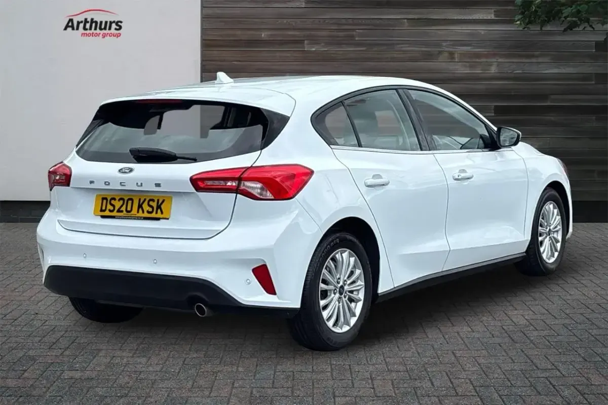 Used Ford Focus Titanium 125 HP (91 kW) 2020 White Hatchback