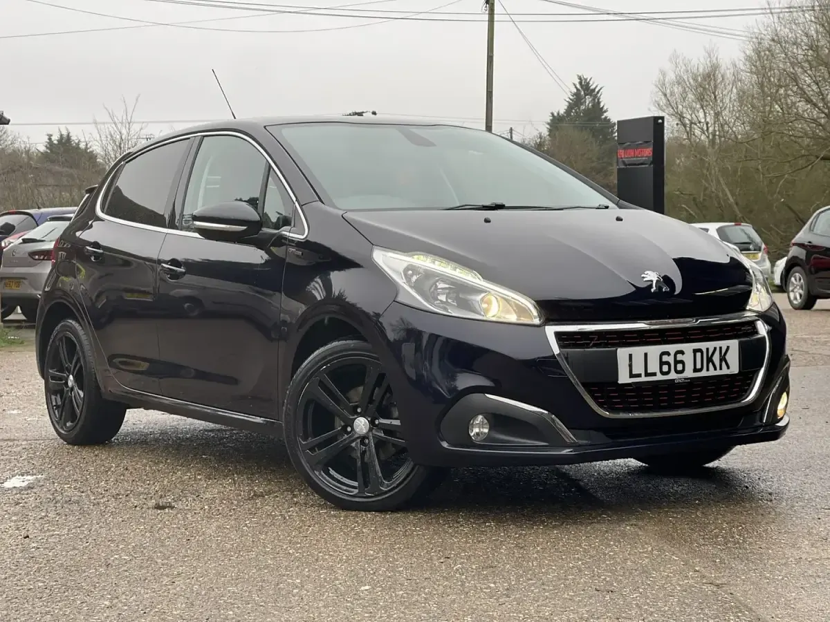 Used Peugeot 208 GT-line 110 HP (80 kW) 2016 Blue Hatchback