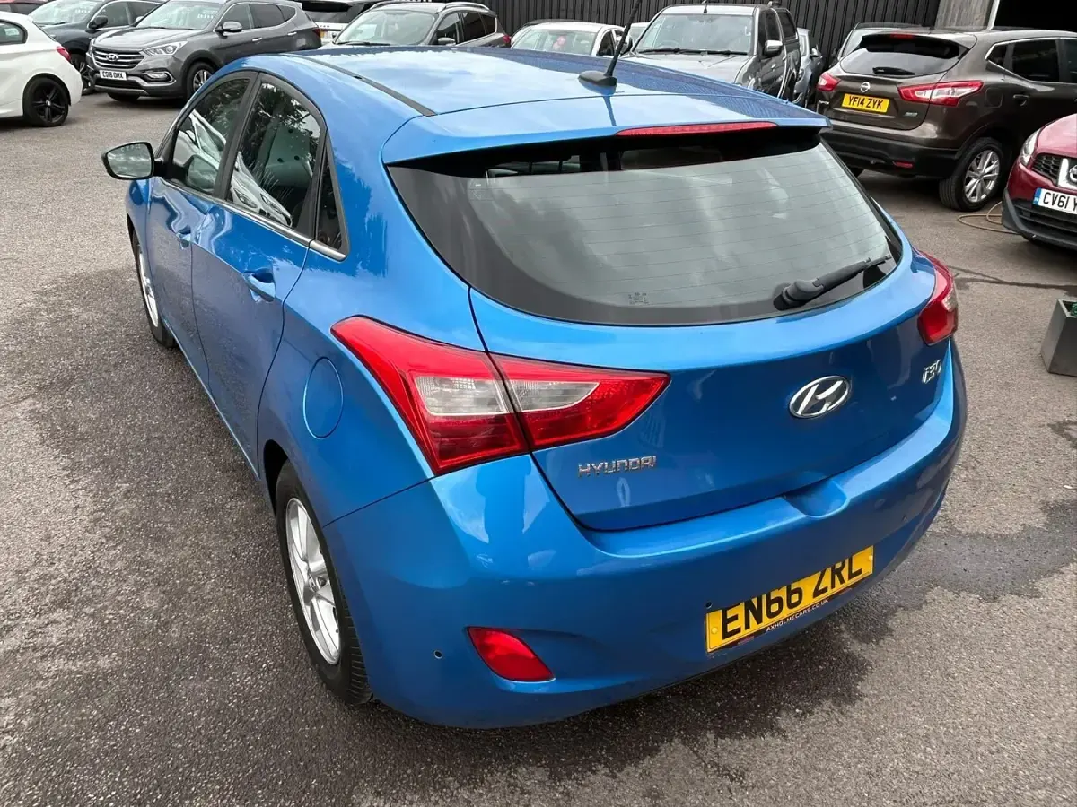 Used Hyundai i30 SE 110 HP (80 kW) 2016 Blue Hatchback