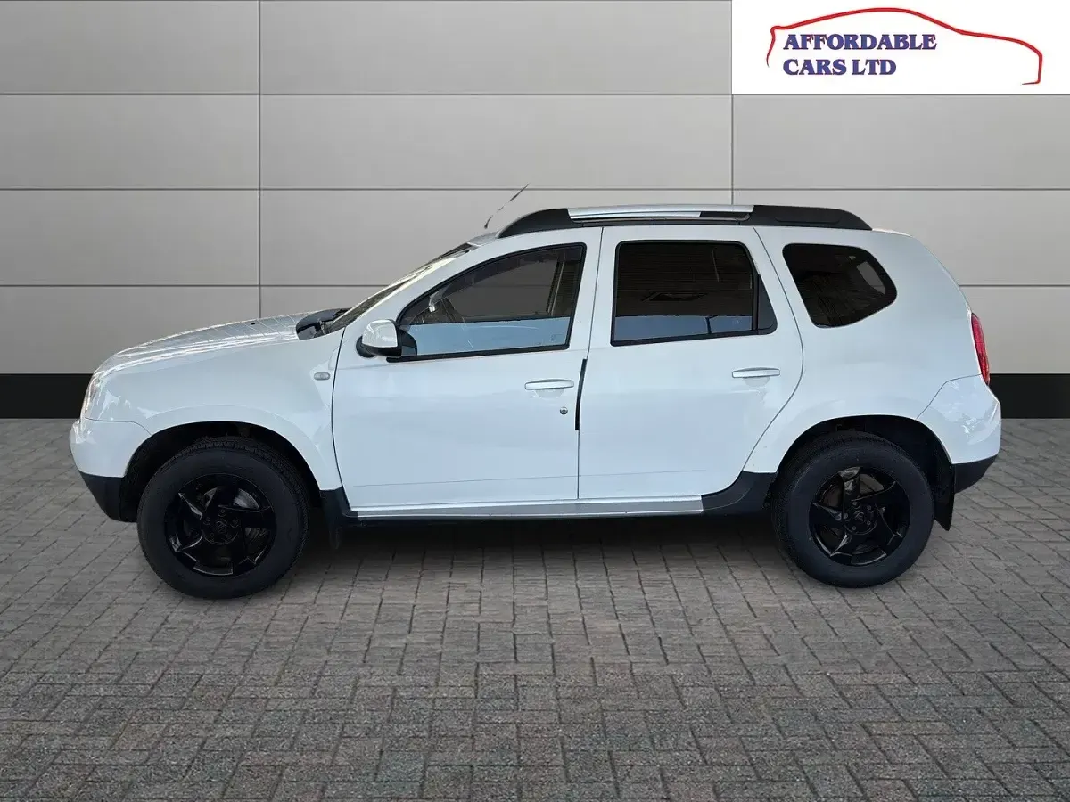 Used Dacia Duster Lauréate 2014 White SUV