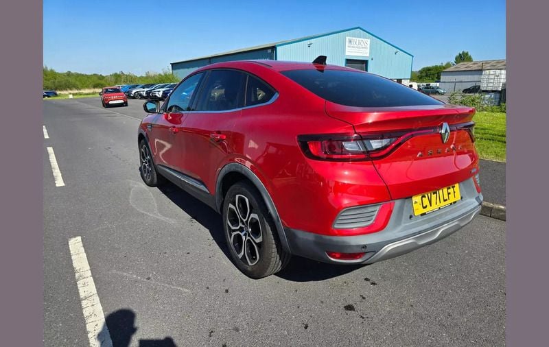 Used Renault Arkana Version S 142 HP (104 kW) 2022 Red SUV