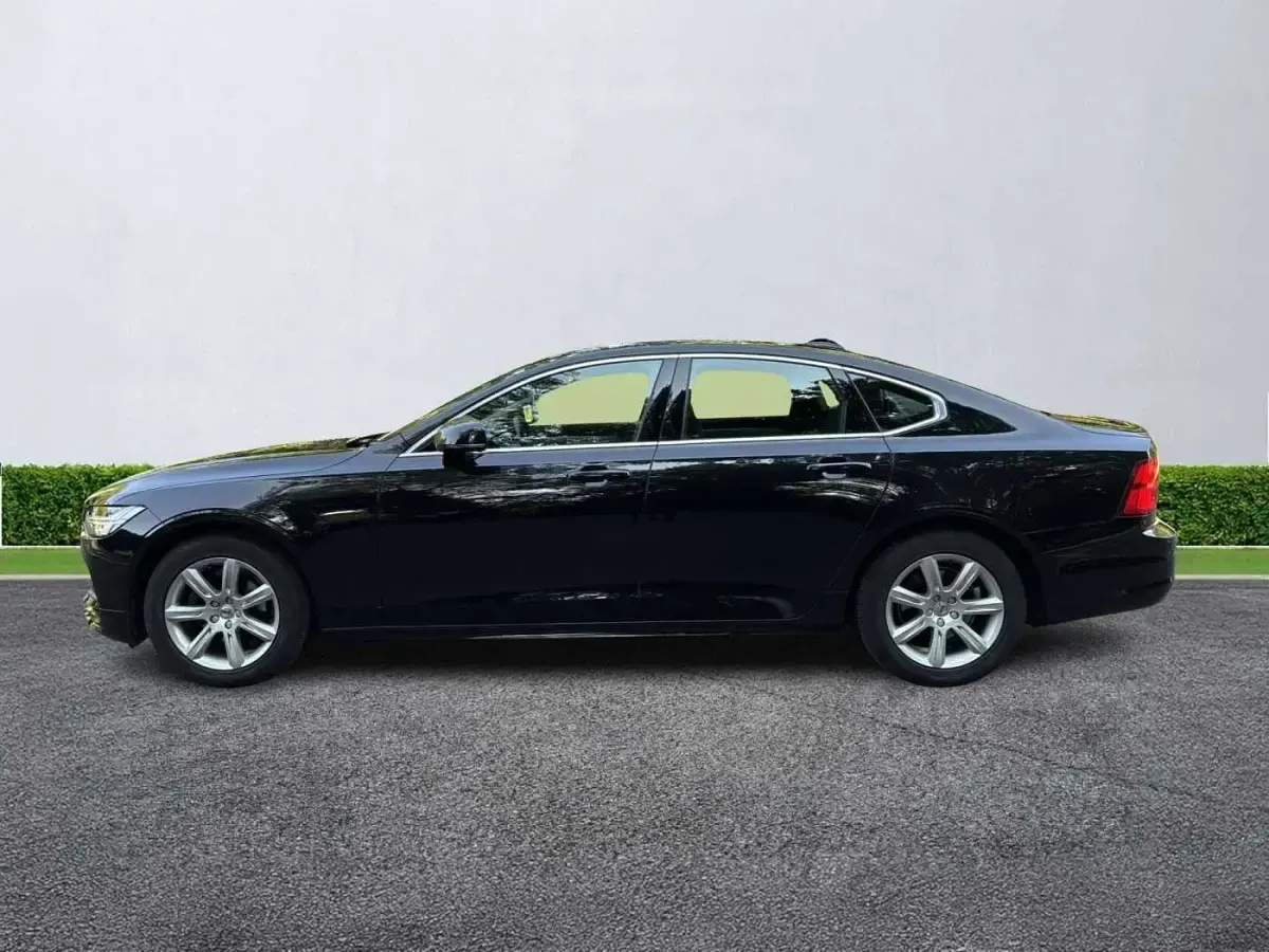 Used Volvo S90 Momentum 190 HP (139 kW) 2019 Black Sedan
