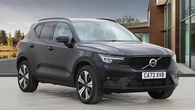 Onyx black Used 2022 Volvo XC40 Plus SUV | £24,590 (Fair price) - Image 1/2
