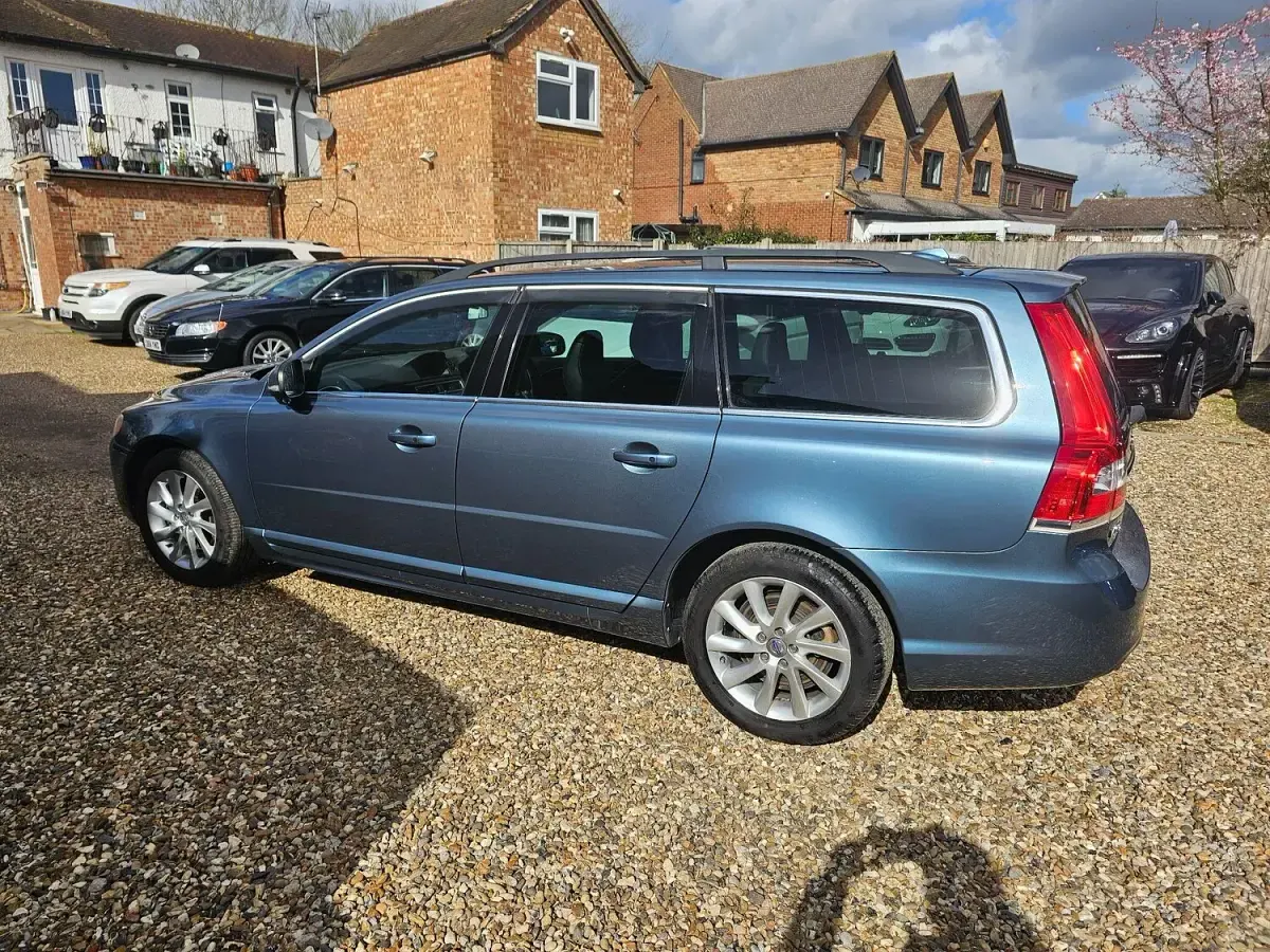 Used Volvo V70 SE 180 HP (132 kW) 2014 Blue Estate