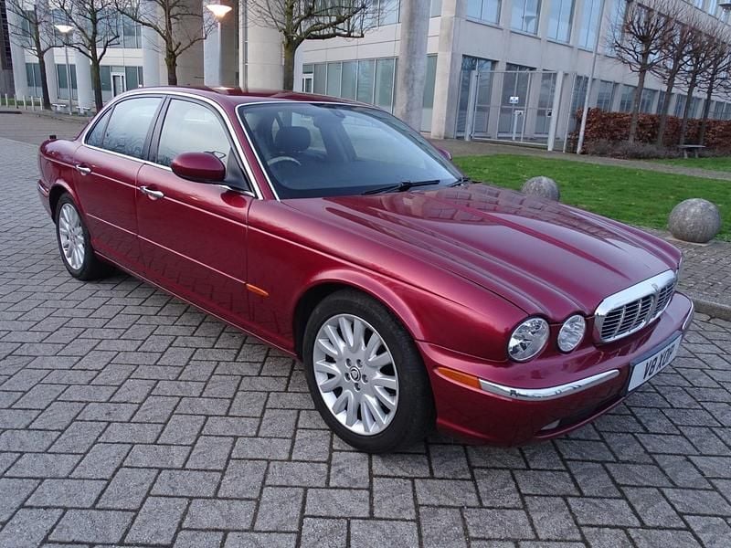 Used Jaguar XJ8 SE 2004 Red Sedan