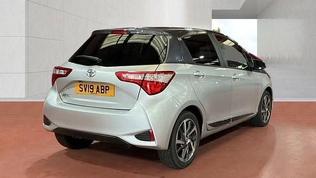 Used Toyota Yaris 111 HP (81 kW) 2019 Silver Hatchback
