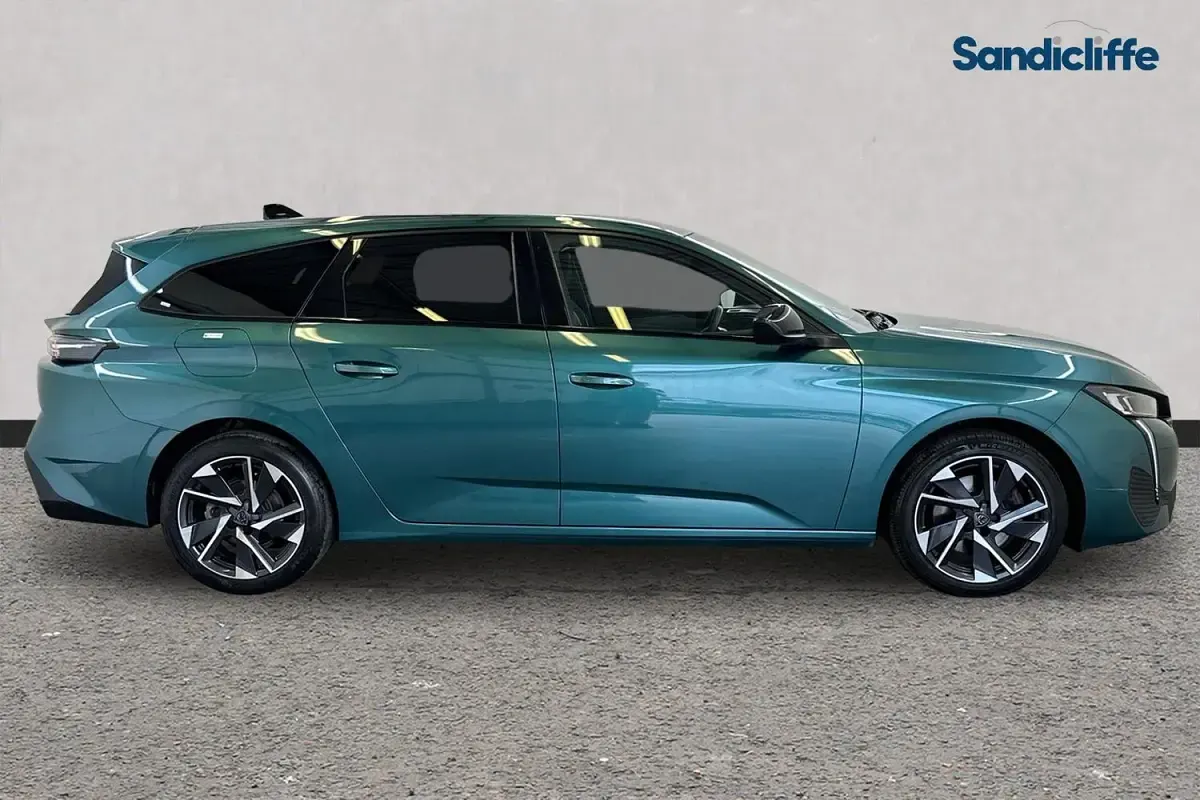 Used Peugeot 308 Allure Premium 131 HP (96 kW) 2023 Blue Estate