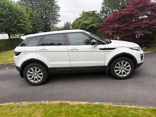 Used Land Rover Range Rover evoque SE 2018 White Estate