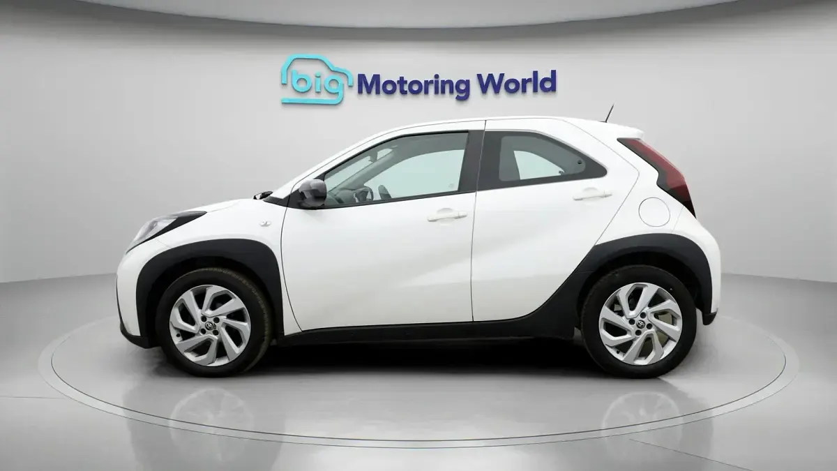 Usado Toyota Aygo X PURE 71 HP (52 kW) 2022 Branco SUV