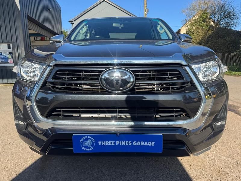 Used Toyota HiLux 150 HP (110 kW) 2022 Grey Pickup