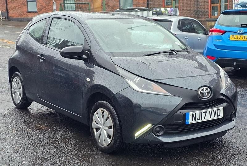 Grey Used 2017 Toyota Aygo Hatchback | £5,999 (Good price) - Image 1/4