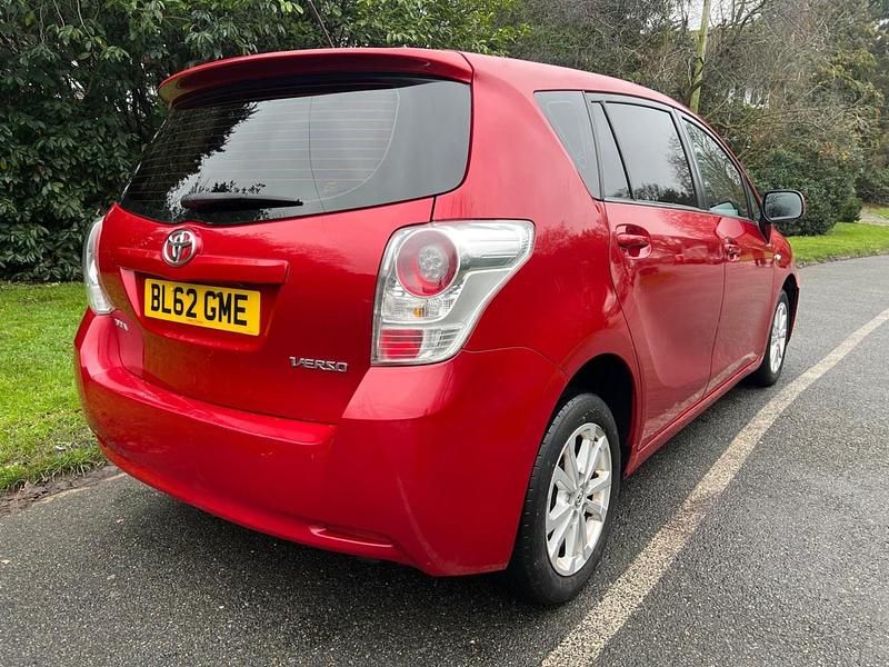 Used Toyota Verso 2013 Red MPV