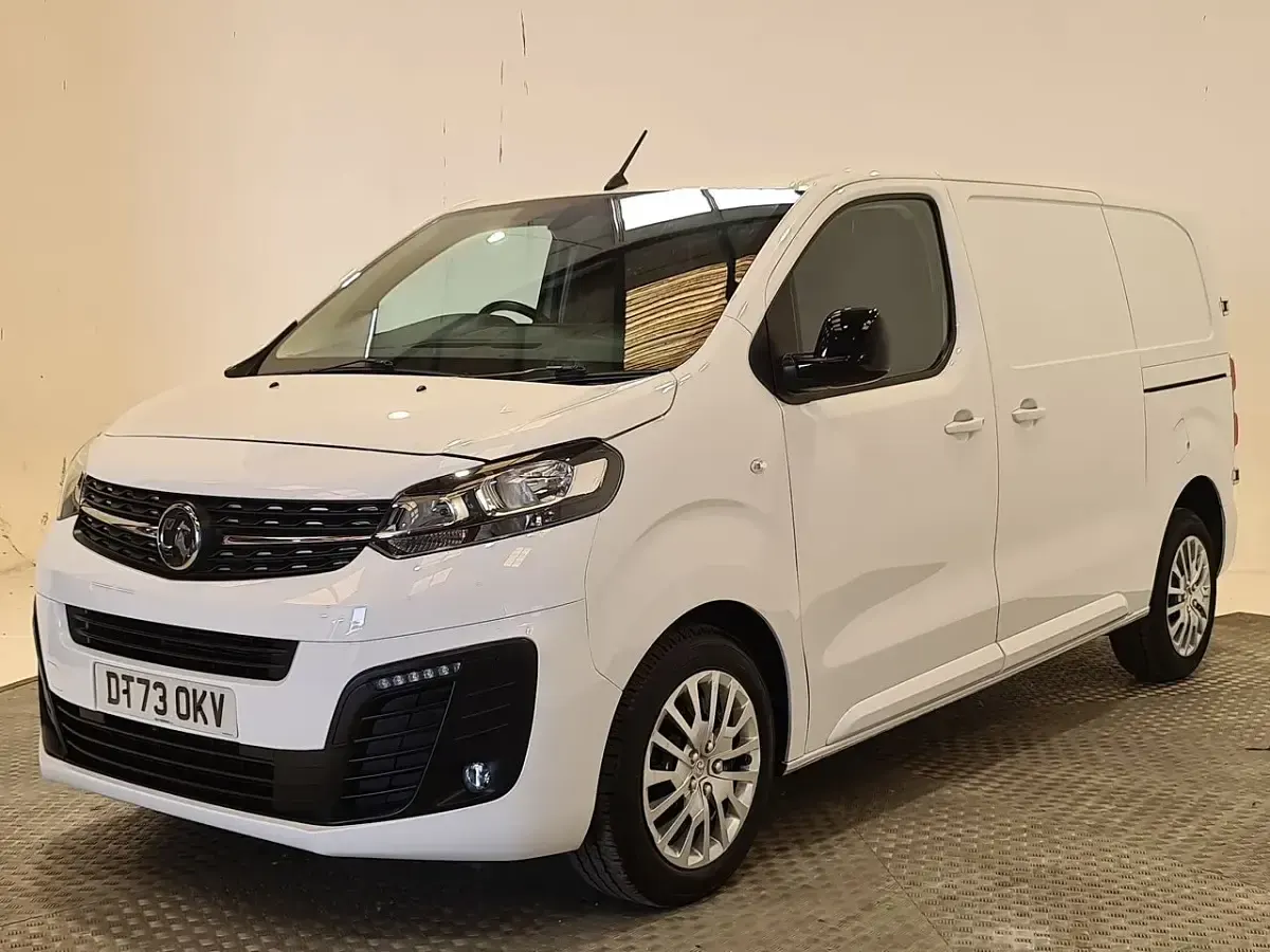 Used Vauxhall Vivaro 100 HP (73 kW) 2024 White MPV