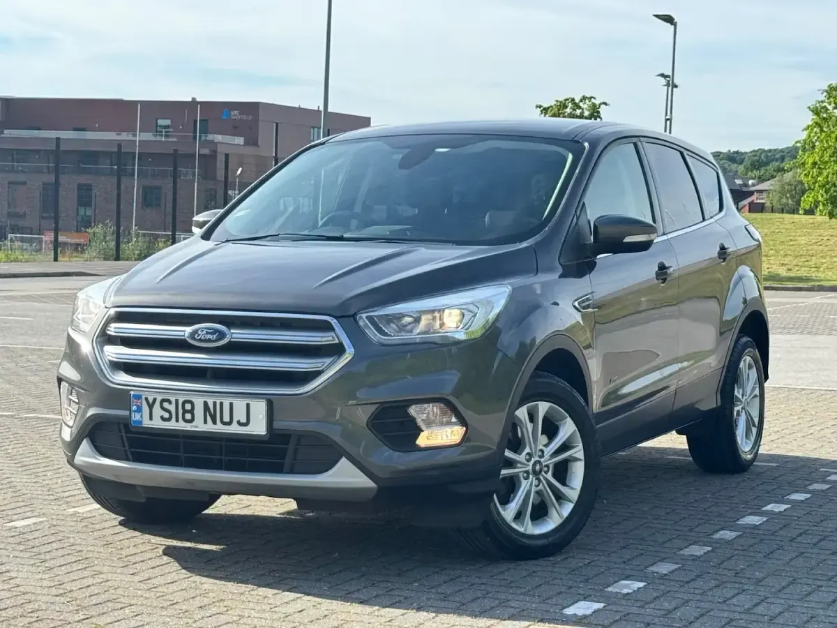 Usado Ford Kuga Titanium 180 HP (132 kW) 2018 Cinzento SUV