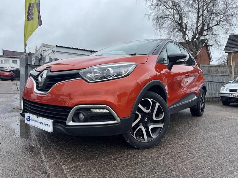 Used Renault Captur Dynamique 90 HP (66 kW) 2014 Orange SUV
