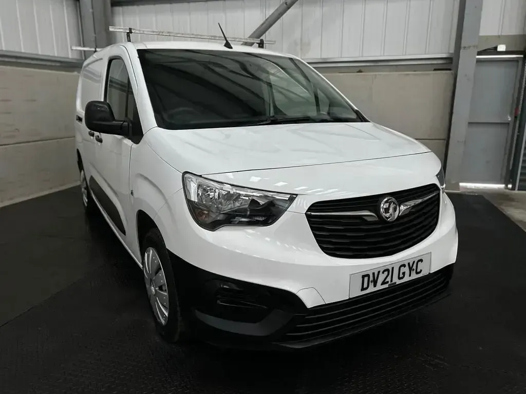 Usado Vauxhall Combo 100 HP (73 kW) 2021 Branco Monovolume