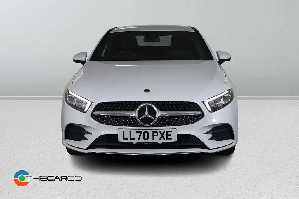 Begagnad Mercedes A250 AMG line 2020 Vit Sedan