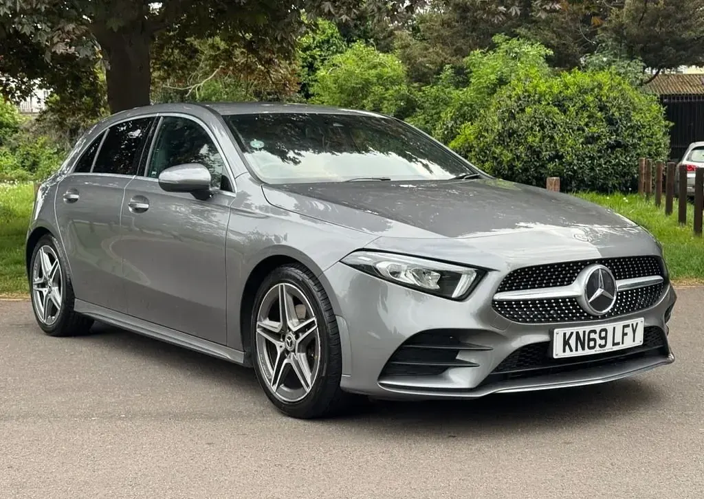 Usado Mercedes A150 AMG line 150 HP (110 kW) 2020 Cinzento Citadino