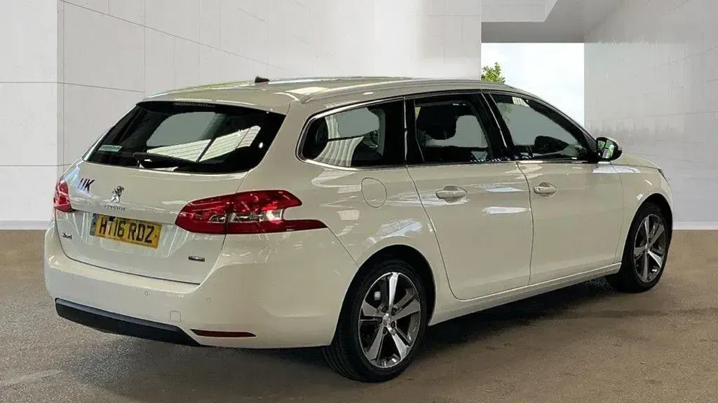 Used Peugeot 308 SW Allure 130 HP (95 kW) 2016 White Estate