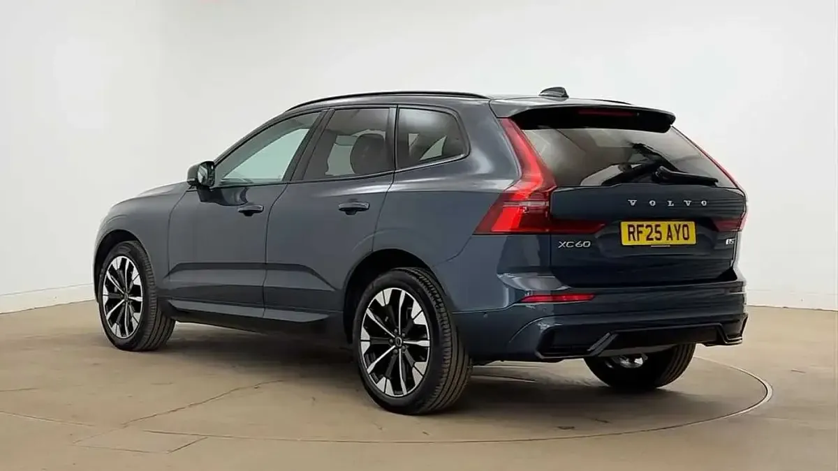 Used Volvo XC60 Plus 250 HP (183 kW) 2025 Blue SUV