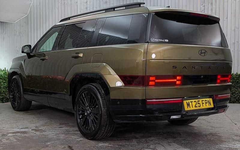 Used Hyundai Santa Fe 253 HP (186 kW) 2025 SUV