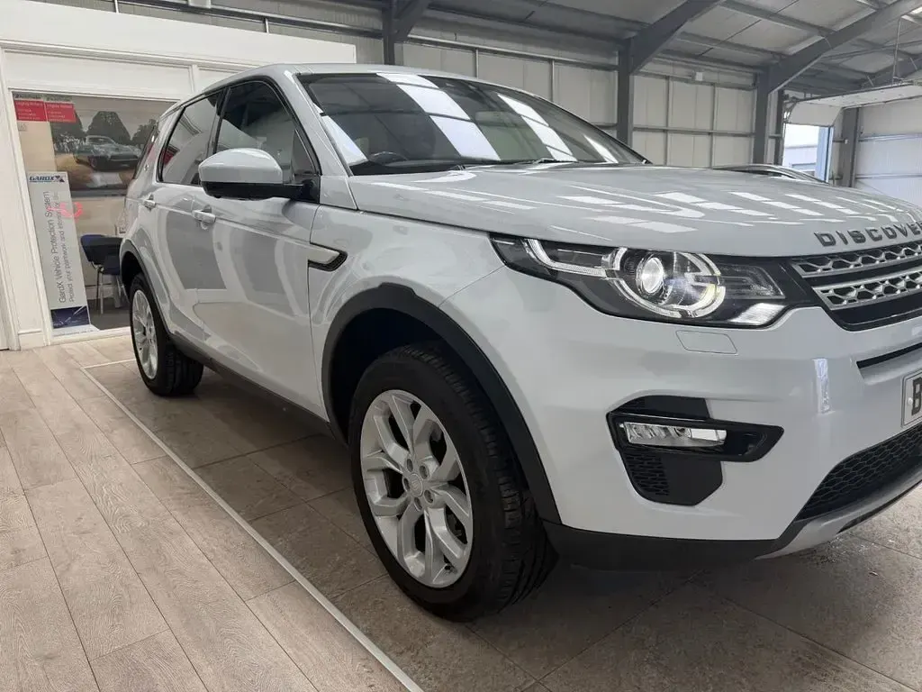 Used Land Rover Discovery 5 HSE 180 HP (132 kW) 2018 White SUV