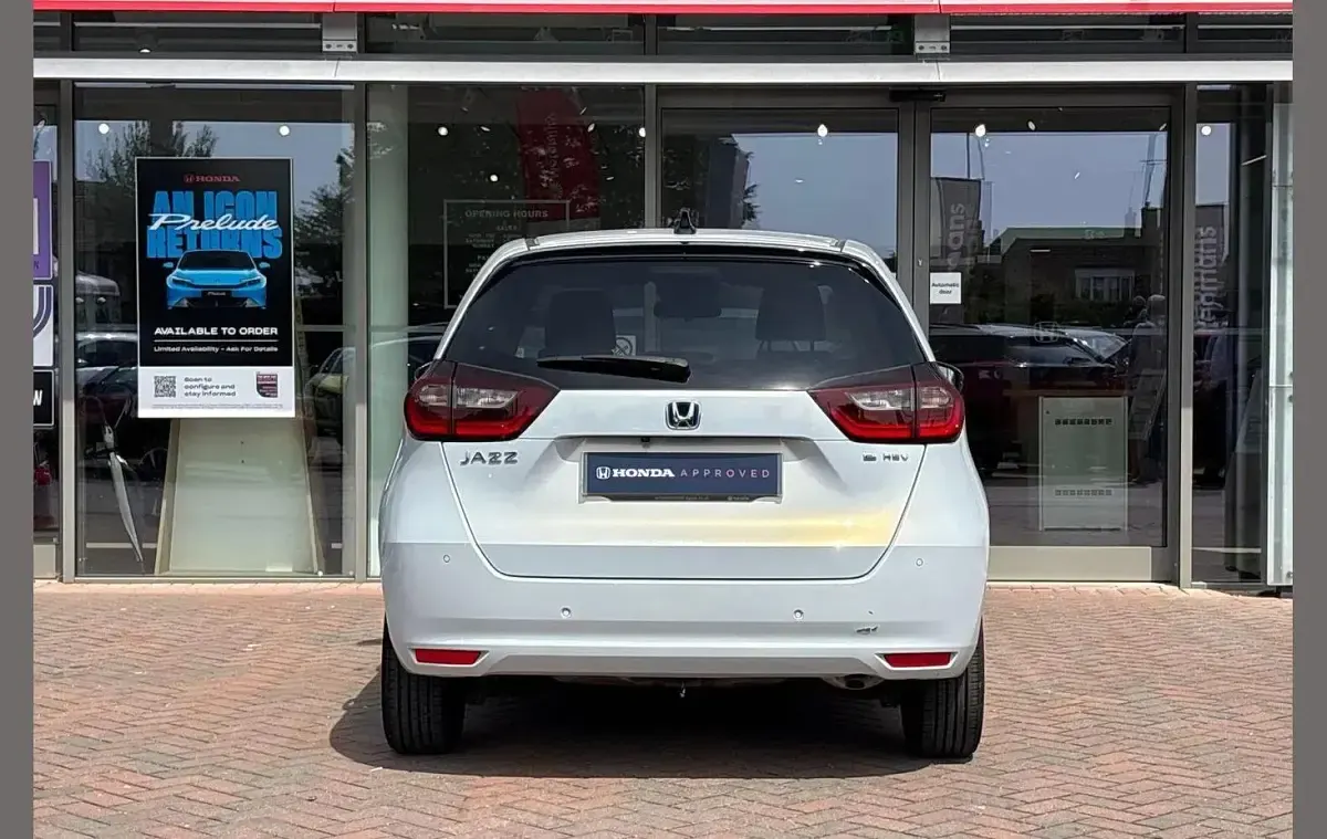 Used Honda Jazz Hybrid 109 HP (80 kW) 2021 Sunlight white Hatchback