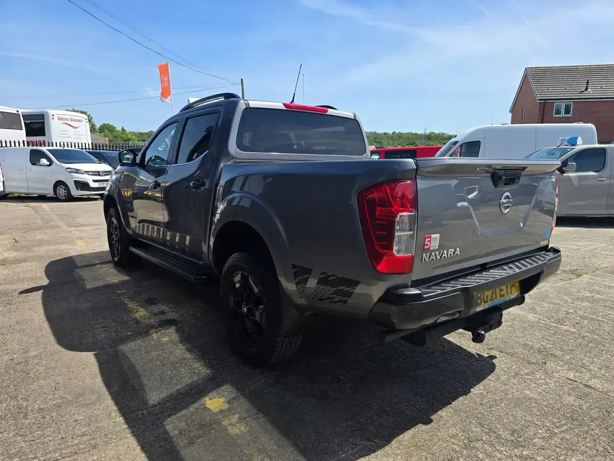 Used Nissan Navara N-Guard 190 HP (139 kW) 2021 Grey Pickup