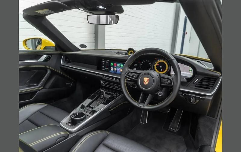 Used Porsche 911 379 HP (278 kW) 2021 Yellow Cabriolet