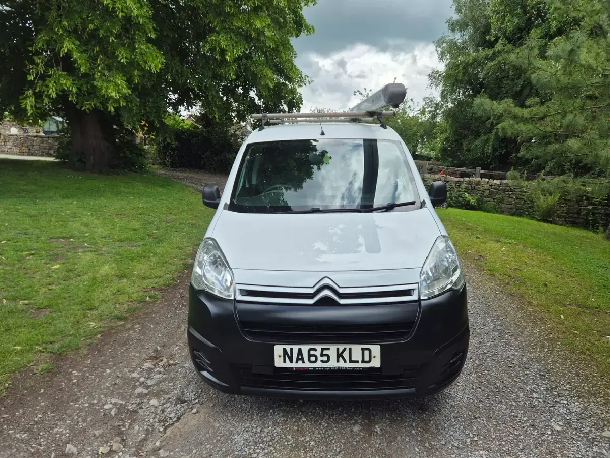 Used Citroën Berlingo 90 HP (66 kW) 2015 White MPV