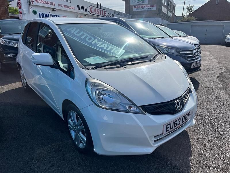 White Used 2013 Honda Jazz ES Hatchback | £8,690 (Fair price) - Image 1/4