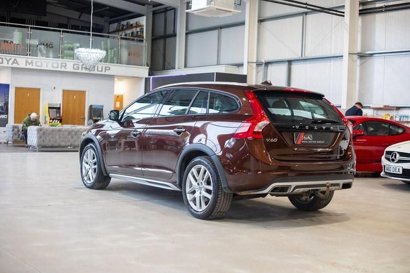 Used Volvo V60 CC 150 HP (110 kW) 2017 Bronze Estate